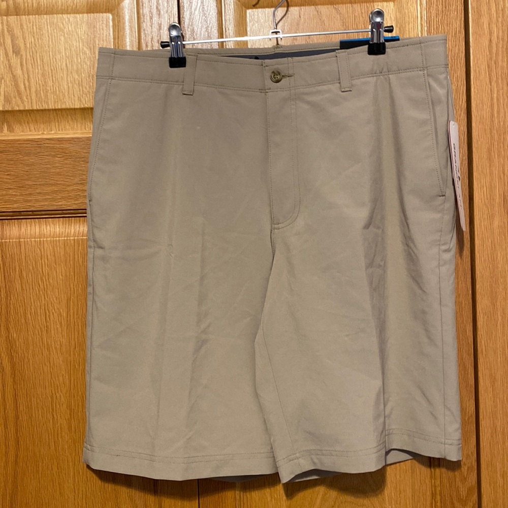 Grand Slam 360 Motion Flow tan shorts New size 36